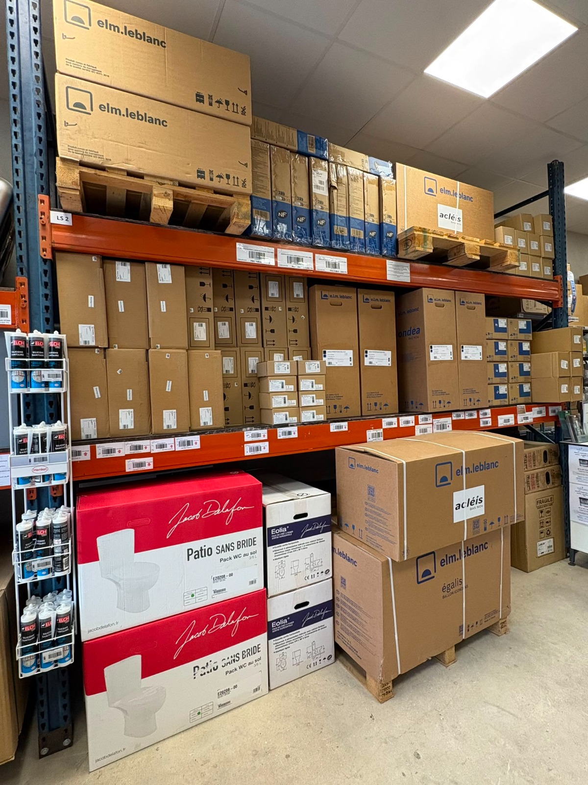 Chaudières ELM Leblanc et équipements de chauffage en magasin