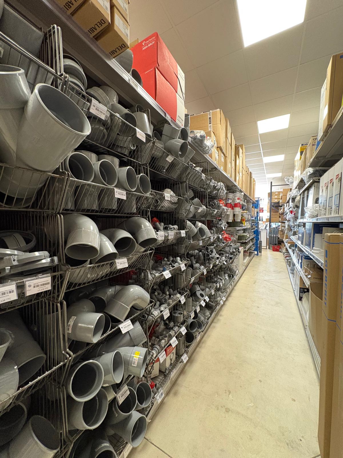 Rayon de tuyaux et raccords PVC